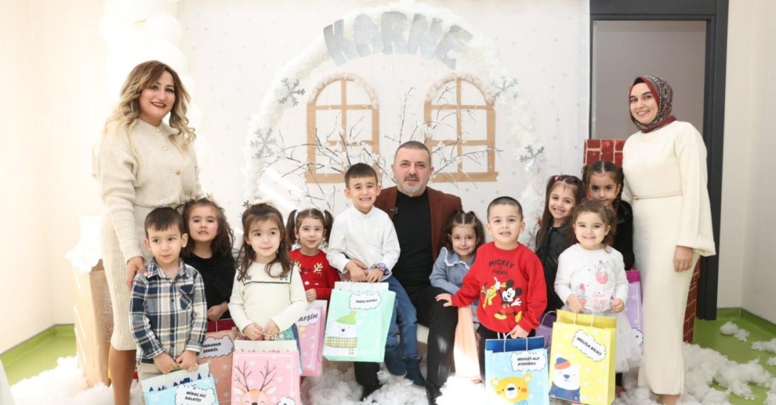 SİNCAN’DA MİNİKLER İLK KARNELERİNİ BAŞKAN ERCAN’IN ELİNDEN ALDI
