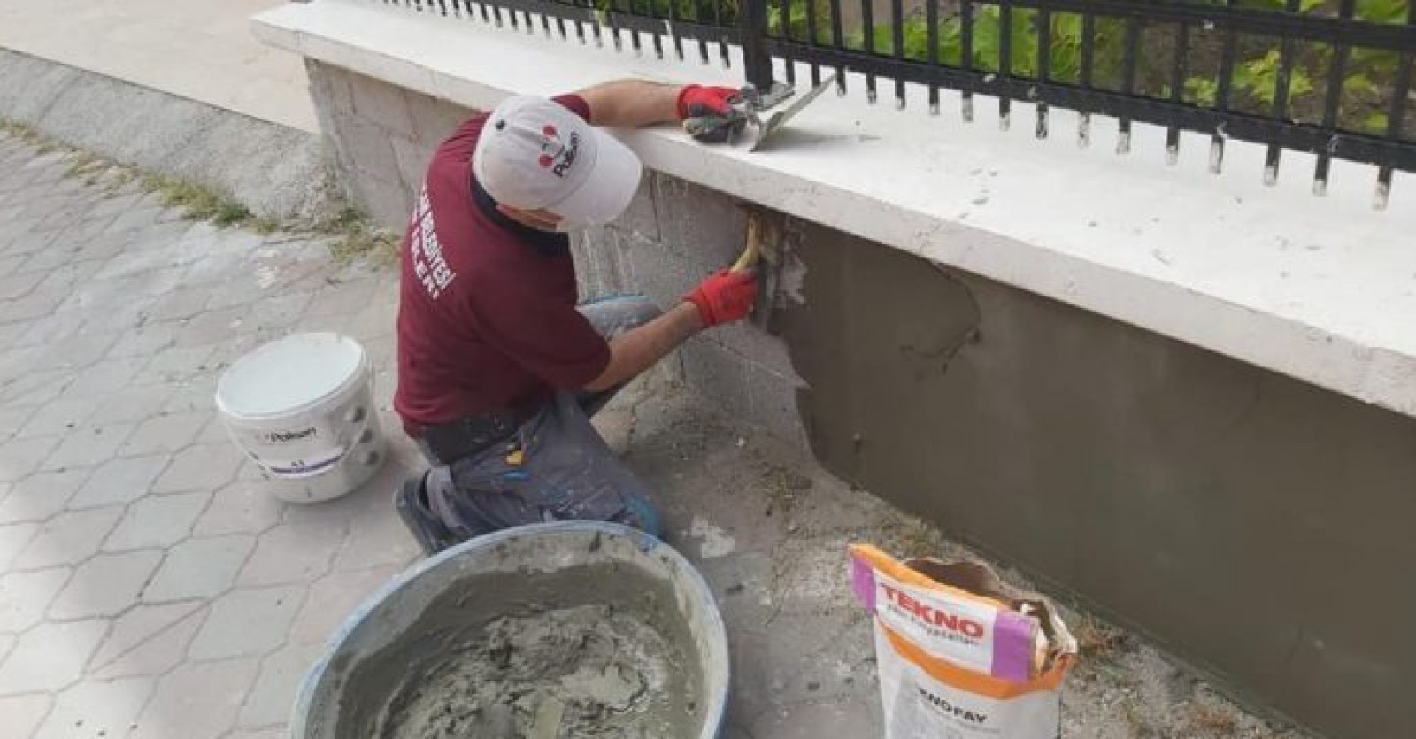 Ekiplerimiz, Akşemsettin Mahallemizde bulunan Alkan Camii dış duvarının tadilatını gerçekleştiriyor.