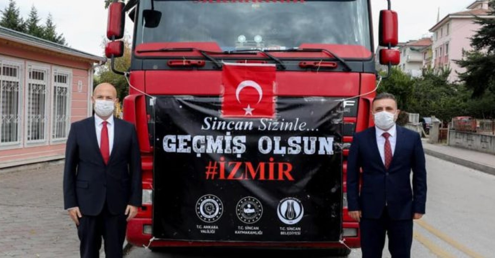 İzmir depreminden etkilenen vatandaşlarımız için İlçe Kaymakamlığımız ile birlikte hazırladığımız yardım tırı deprem bölgesine ulaşmak üzere yola çıktı.