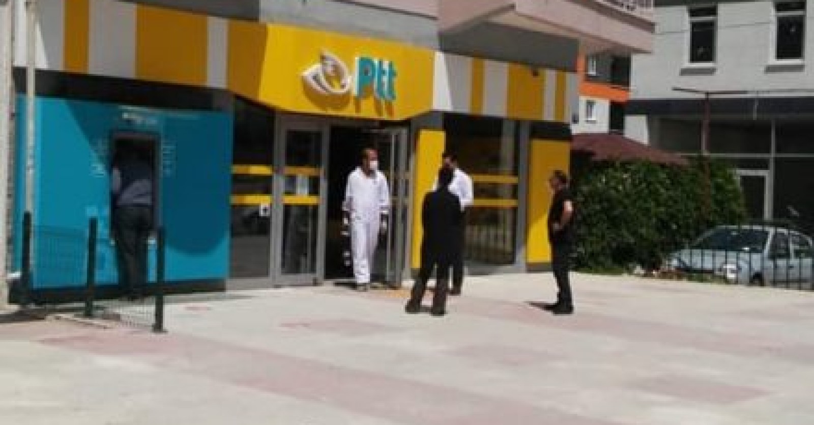 Sincanımızda vatandaşlarımız tarafından yoğun olarak kullanılan alanlar ekiplerimiz tarafından düzenli olarak dezenfekte ediliyor.