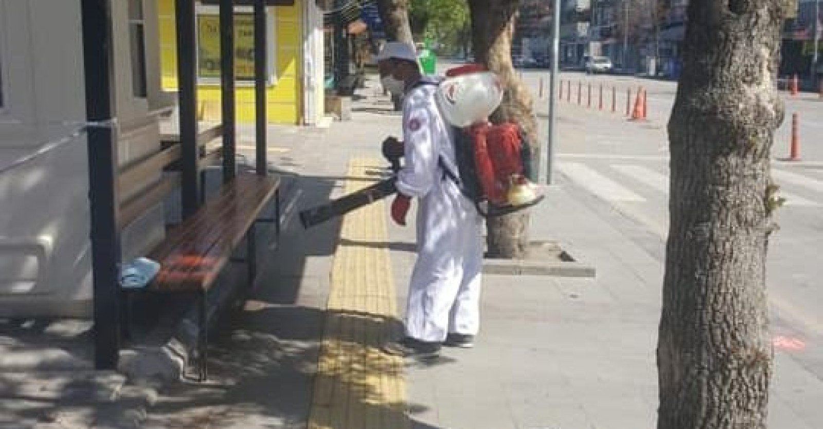 Vatandaşlarımızın yoğun olarak kullandığı alanlarda dezenfeksiyon çalışmalarımız rutin olarak devam ediyor.