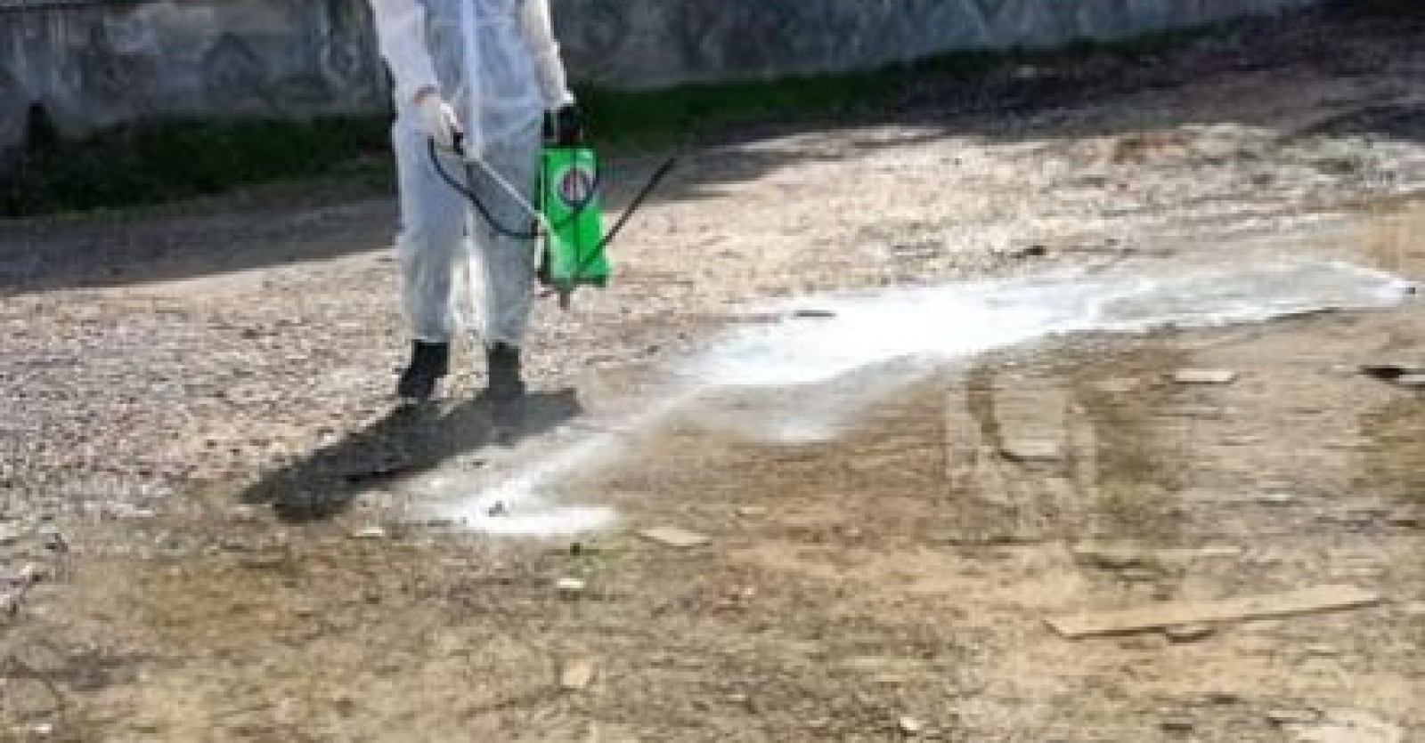 Ekiplerimiz tüm cadde ve sokaklarda haşere ve larvaların üreme kaynaklarına yönelik ilaçlama çalışmalarına devam ediyor.