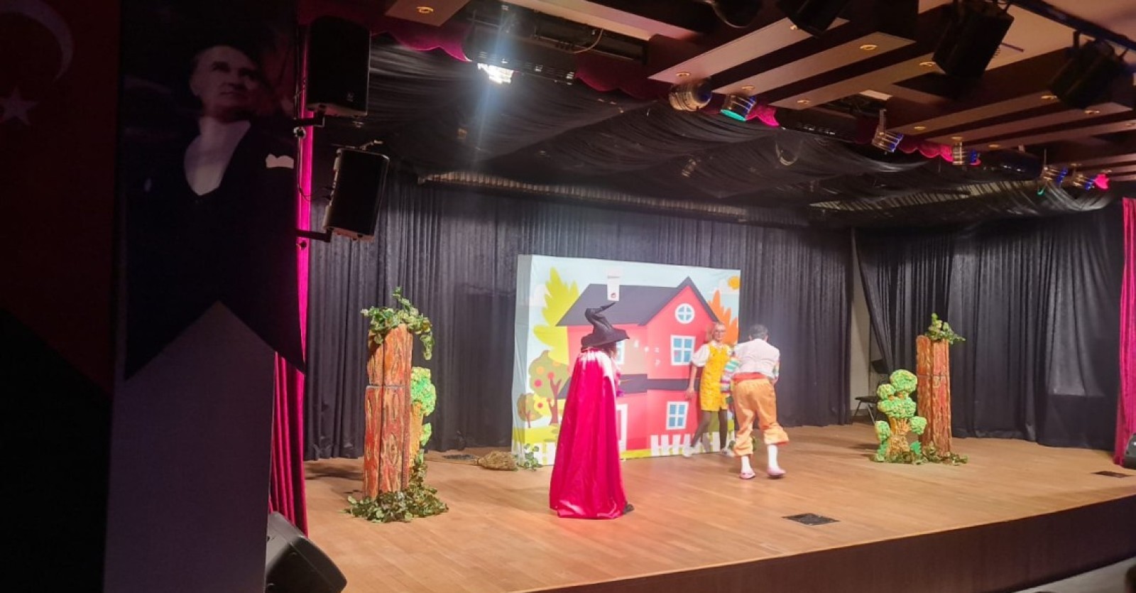 SİNCAN BELEDİYESİNDEN TİYATRO ŞÖLENİ