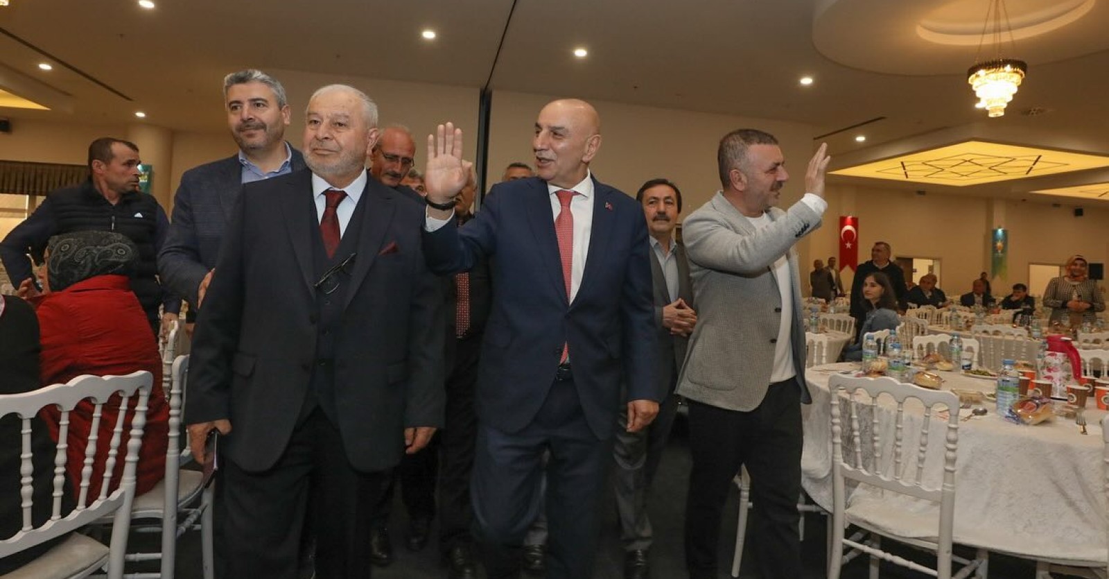 BAŞKAN ERCAN VE AK PARTİ ANKARA BÜYÜKŞEHİR BELEDİYE BAŞKAN ADAYI ALTINOK İFTARDA BULUŞTU
