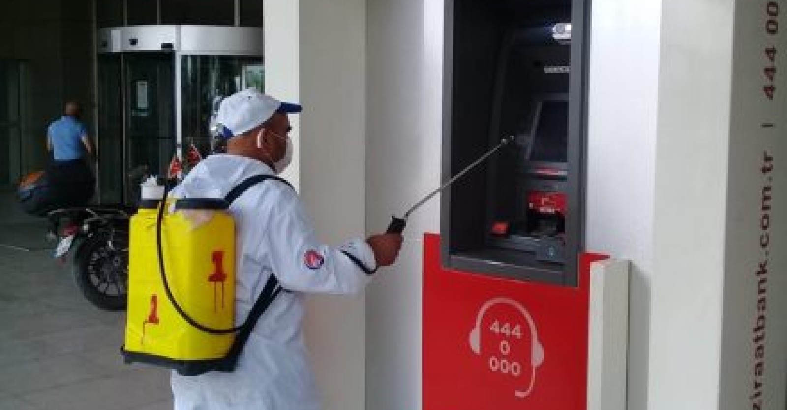 Salgına karşı hijyen önlemlerimiz Sincanımızın her köşesinde devam ediyor.