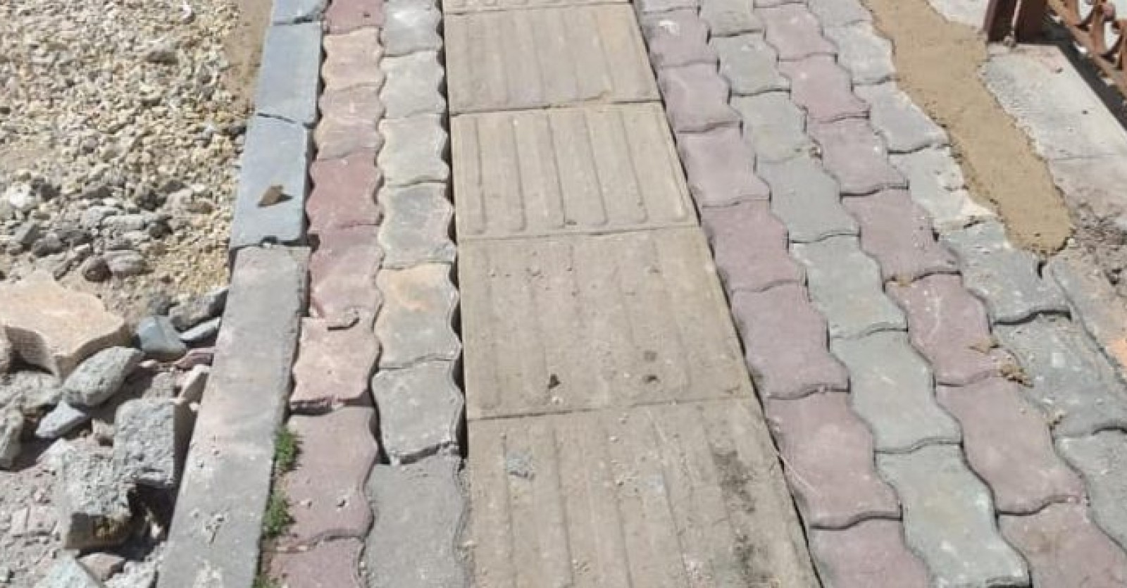 Fen İşleri Müdürlüğü ekiplerimiz, Ahi Evran Mahallesi 187. Sokak Ankara Caddesi Atatürk Mahallesi Kader Sokak’ta kaldırım çalışması gerçekleştiriyor.