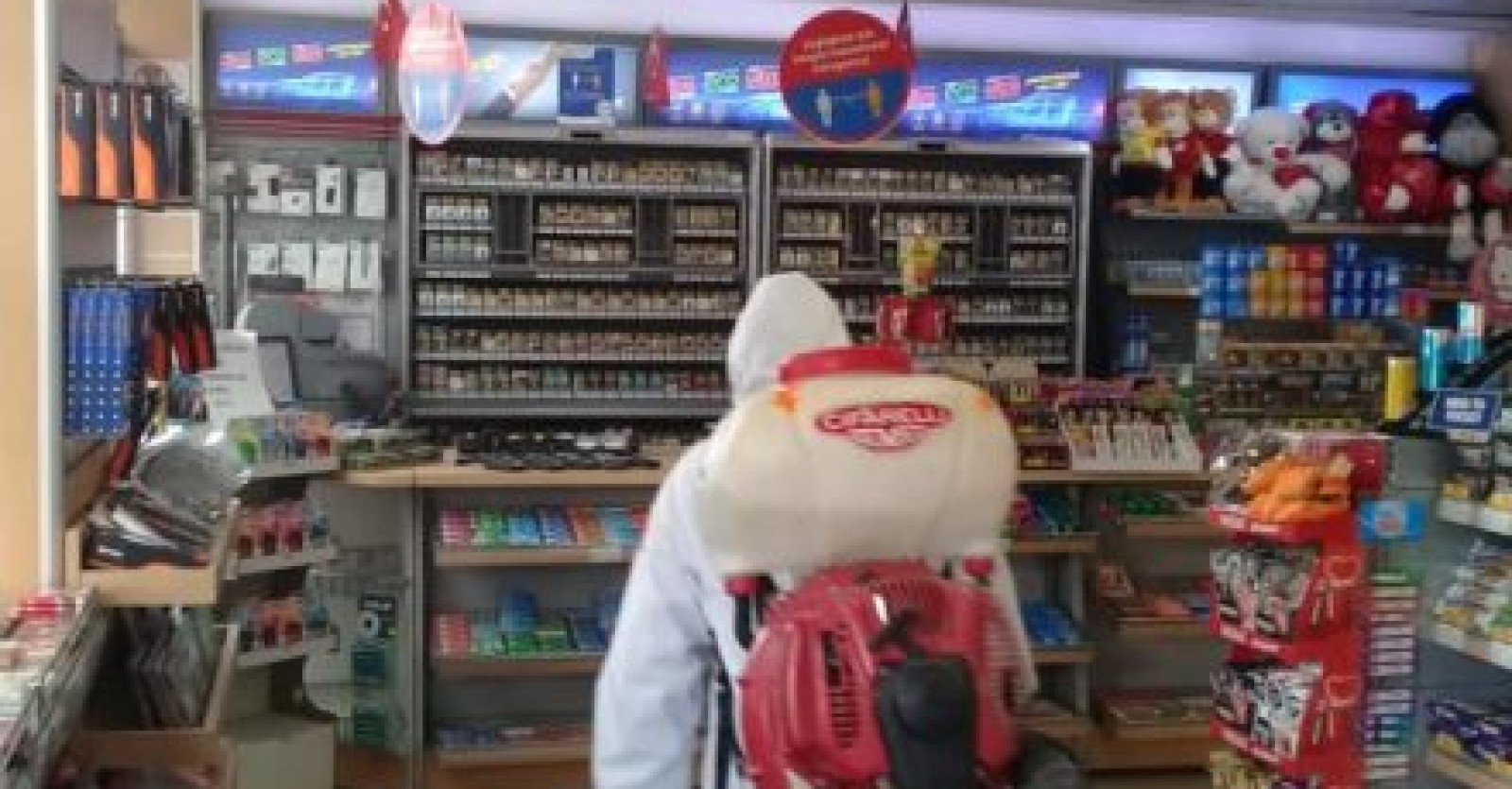 Virüse karşı ilk andan itibaren dezenfeksiyon işlemlerini büyük bir özenle sürdürüyoruz.