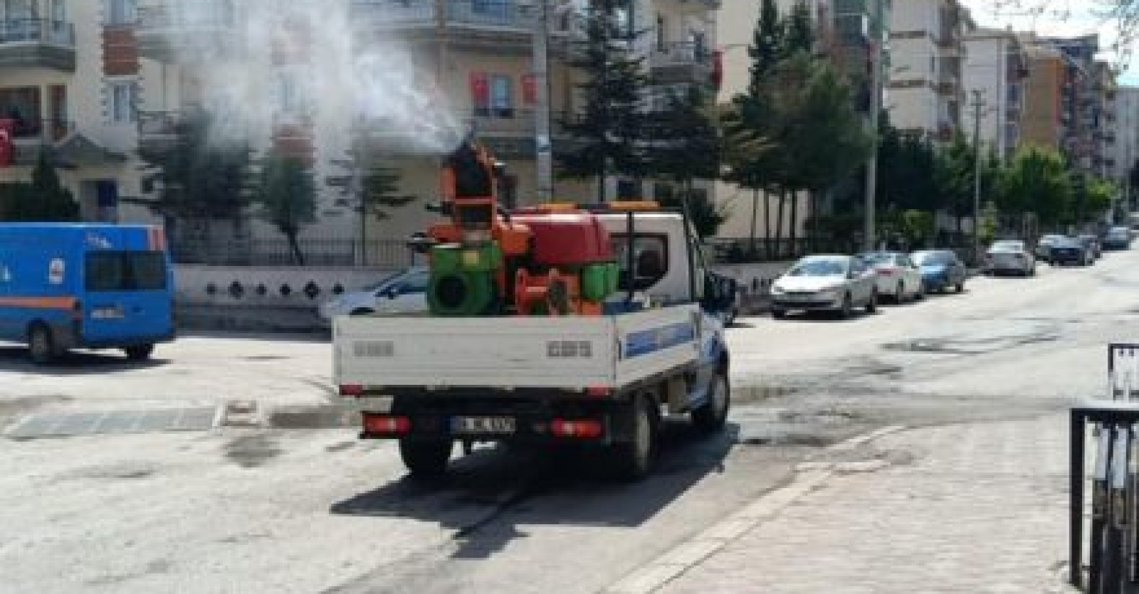 Karasinek, sivrisinek ve zararlı haşerelere karşı ilaçlama işlemlerimiz rutin olarak devam ediyor…