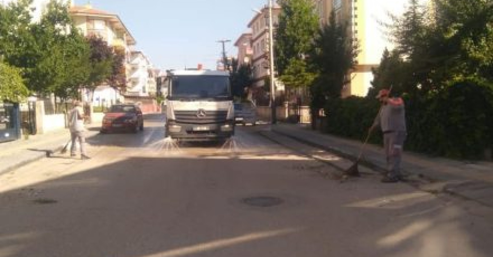 Temizlik ekiplerimiz, Pınarbaşı ve Menderes Mahallelerimizde genel temizlik çalışmalarına devam ediyor.