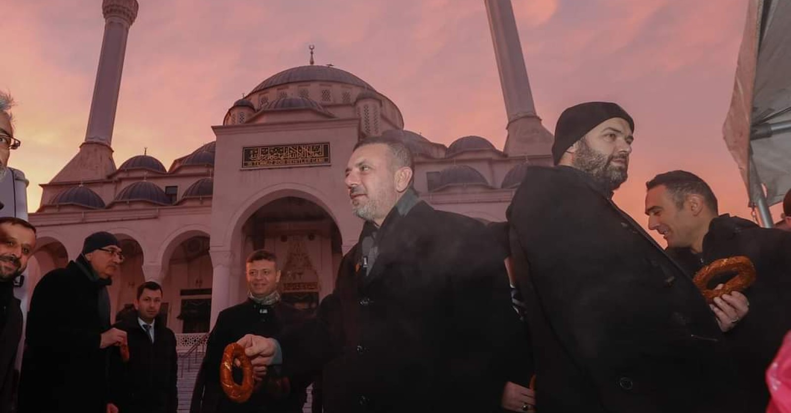 BAŞKAN ERCAN SABAH NAMAZINDA VATANDAŞLARLA BULUŞTU