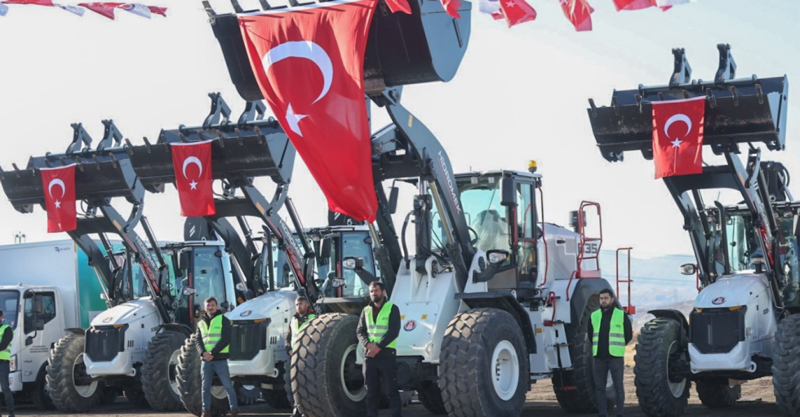 SİNCAN BELEDİYESİ 69 YENİ ARAÇLA FİLOSUNUN GÜCÜNE GÜÇ KATTI