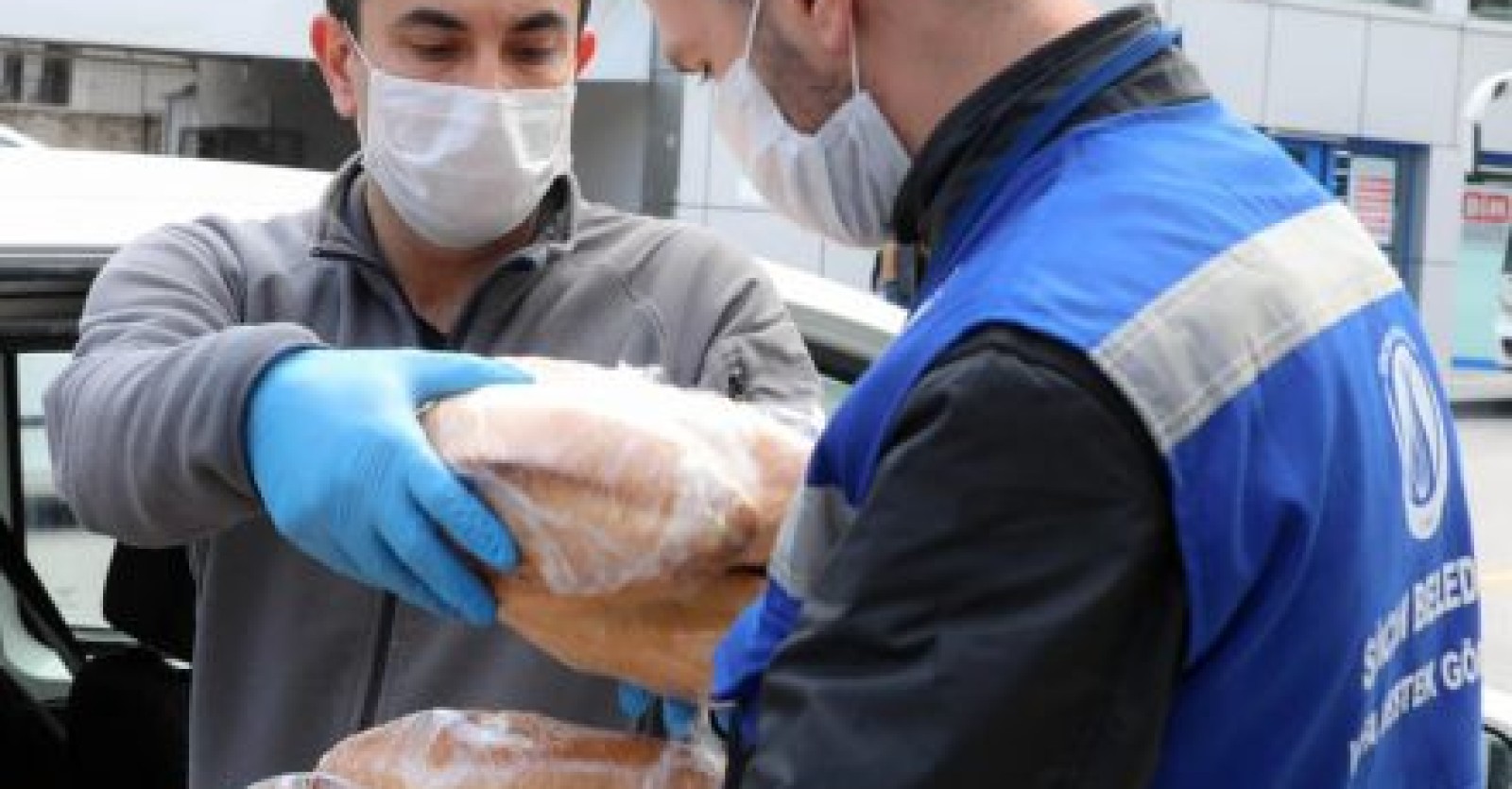 Büyüklerimizin ihtiyaçlarını gidermek için canla başla çalışan Vefa Destek Ekibimize kumanya paketi dağıttık.