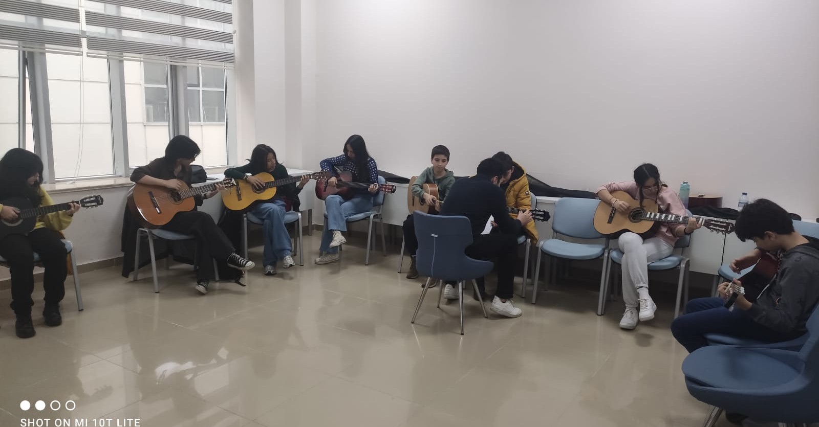 SİNCAN BELEDİYESİ GİTAR KURSU MÜZİK TUTKUNLARINI AĞIRLIYOR