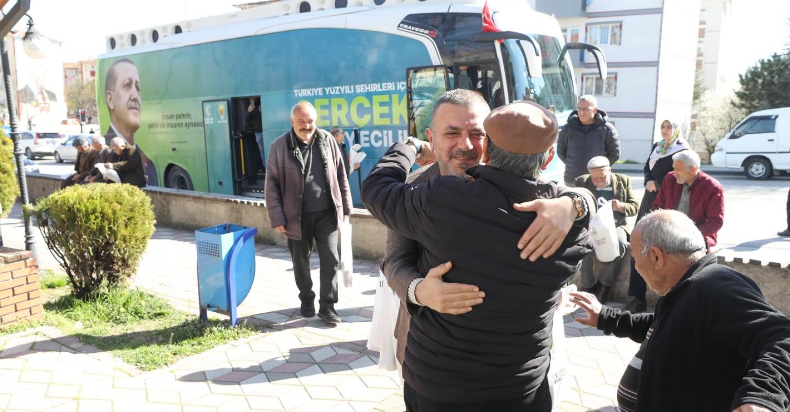 BAŞKAN ERCAN SİNCAN’DA GÖNÜLLERİ FETHEDİYOR