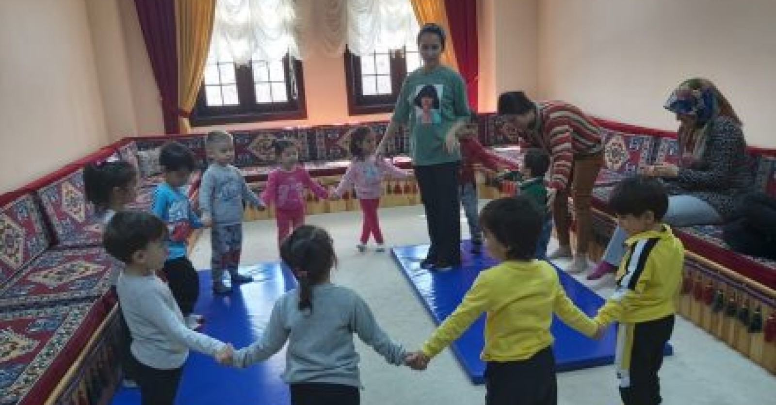 ÇOCUKLAR SPORLA BULUŞTU, ANNELERİN YÜZÜ GÜLDÜ