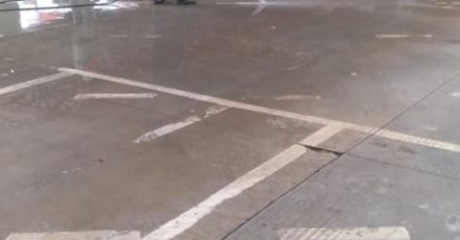 Temizlik İşleri Müdürlüğü ekiplerimiz tarafından Osmanlı Mahallesi Kapalı Pazar Alanı bugün kılınacak cuma namazı öncesi yıkanarak dezenfekte edildi.