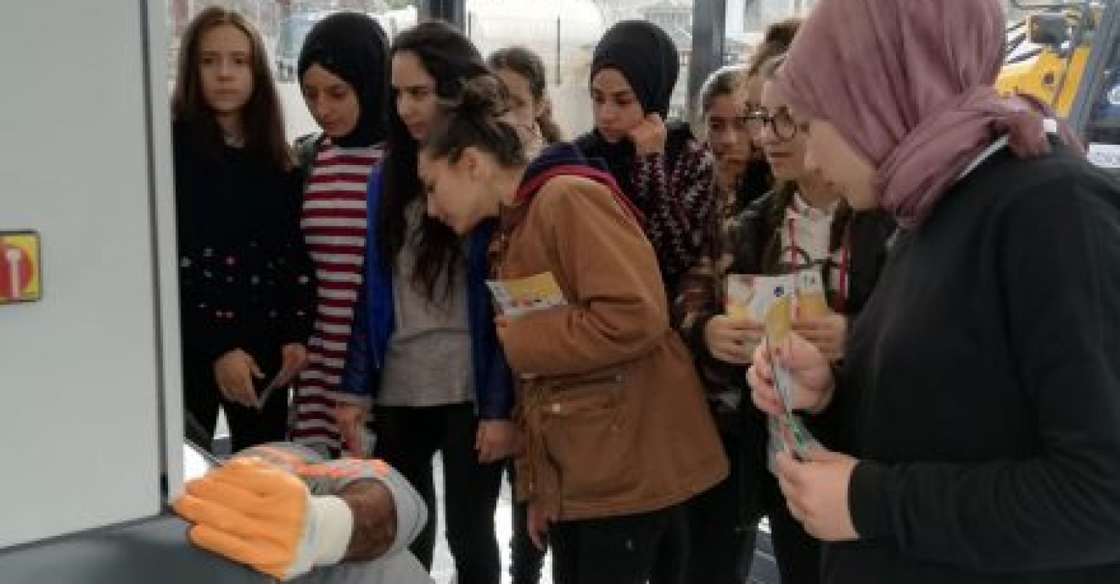 ÖĞRENCİLER 1. SINIF ATIK GETİRME VE KOMPOST MERKEZİNİ ZİYARET ETTİ