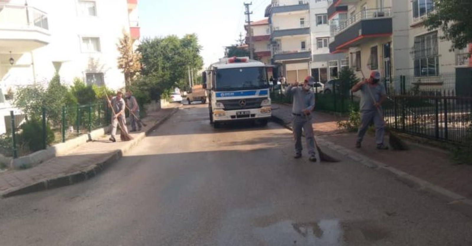 Temizlik İşleri Müdürlüğü ekiplerimiz, Ahi Evran ve Andiçen Mahallelerimizde çalışmalarına devam ediyor.